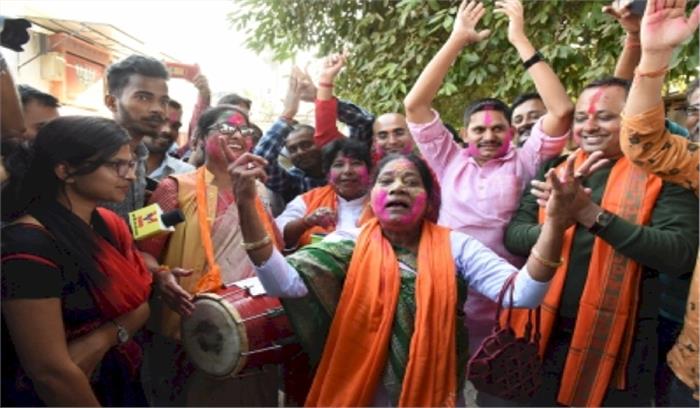 बिहार में एनडीए की सत्ता बरकरार लेकिन बहुत कम मार्जिन से बिहार में एनडीए की सत्ता बरकरार लेकिन बहुत कम मार्जिन से