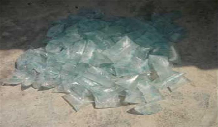 देशी शराब के साथ नौ महिला समेत दस लोग गिरफ्तार