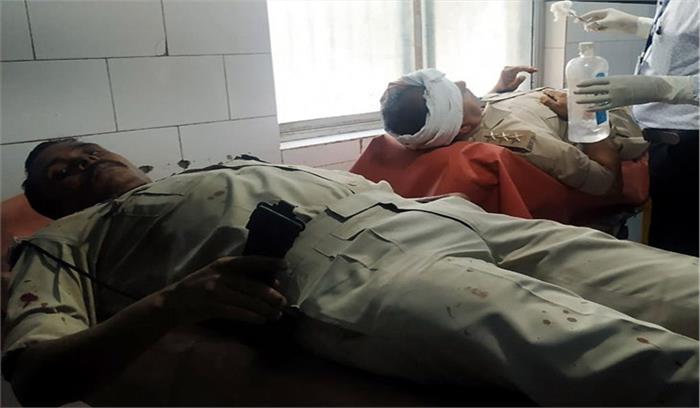 बिहार : मोतिहारी, औरंगाबाद में पुलिसकर्मियों और स्वास्थ्यकर्मियों पर हमला