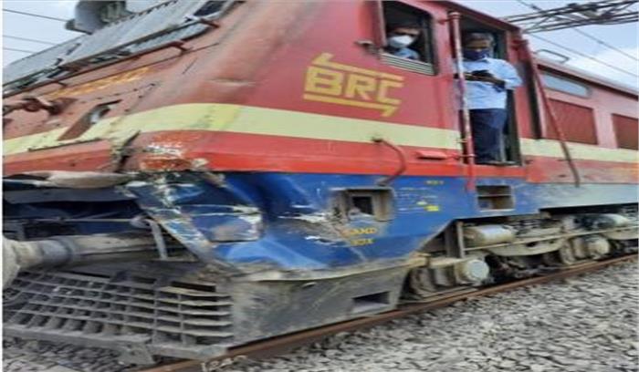 बिहार : पूर्वांचल एक्सप्रेस स्पेशल ट्रेन के दो डिब्बे पटरी से उतरे, कोई हताहत नहीं बिहार : पूर्वांचल एक्सप्रेस स्पेशल ट्रेन के दो डिब्बे पटरी से उतरे, कोई हताहत नहीं