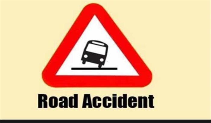  बिहार में ट्रकों के बीच टक्कर, चालकों की मौत