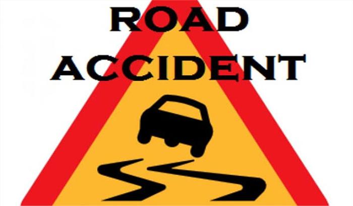 बस और ट्रक के बीच हुई टक्कर, चालक की मौत