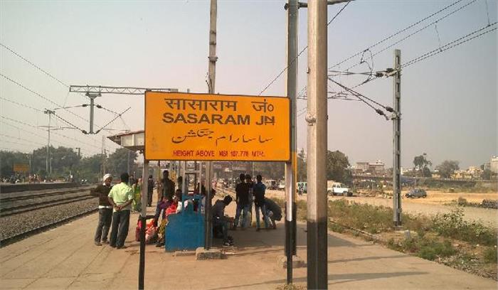 रेलवे ओवरब्रिज का एक हिस्सा धंसने से मजदूर की मौत