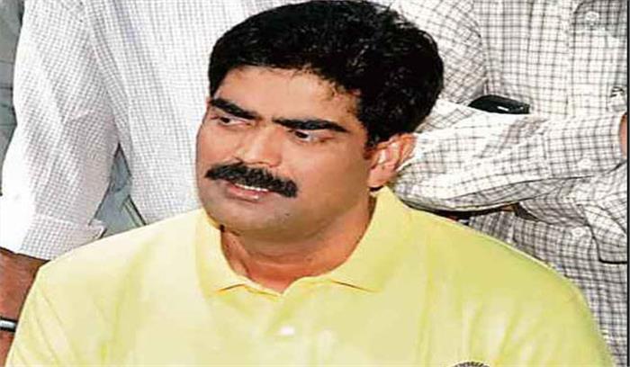 बिहार: शहाबुद्दीन की जेल में सेल्फी पर जांच के आदेश बिहार: शहाबुद्दीन की जेल में सेल्फी पर जांच के आदेश