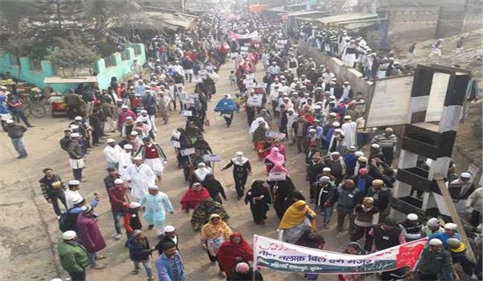 बिहार : तीन तलाक के विरोध में महिलाओं ने निकाला मौन जुलूस