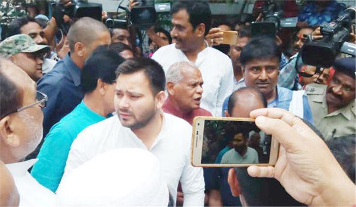 बिहार : तेजस्वी, मांझी ने किया बालिका गृह का दौरा, सीबीआई जांच की मांग दोहराई