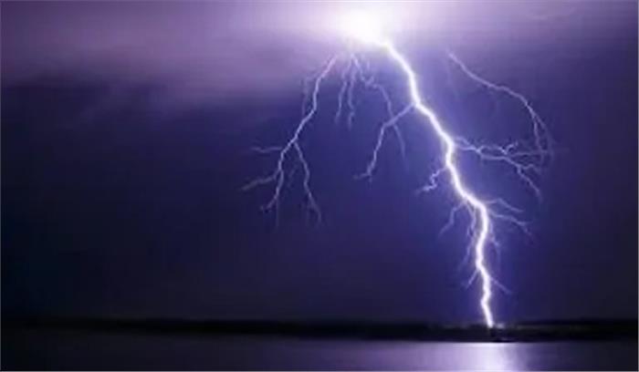 बिहार में वज्रपात से फिर 7 मौतें, परिजनों को 4-4 लाख रुपये देने के निर्देश बिहार में वज्रपात से फिर 7 मौतें, परिजनों को 4-4 लाख रुपये देने के निर्देश