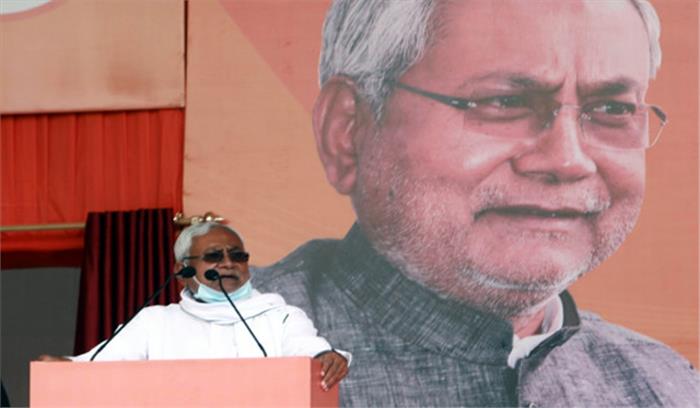 बिहार विधानसभा चुनाव में एनडीए, महागठबंधन के बीच कांटे की टक्कर