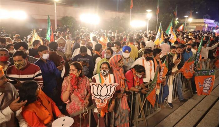 बिहार चुनाव : 70 फीसदी से अधिक मतपत्रों की हुई गिनती, राजग की बढ़त जारी