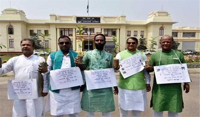 ​​​​​बिहार विधान परिषद में राजग के हंगामे के कारण  कार्यवाही स्थगित