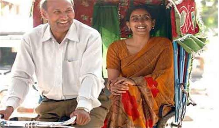 बिहार के लवगुरु को छात्राओं के साथ अश्लील डांस करना महंगा पड़ा बिहार के लवगुरु को छात्राओं के साथ अश्लील डांस करना महंगा पड़ा