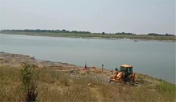 बिहार और उत्तर प्रदेश की नदियों में शव मिलने के बाद गरमाई सियासत बिहार और उत्तर प्रदेश की नदियों में शव मिलने के बाद गरमाई सियासत