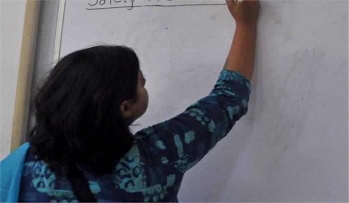 बिहार मंत्रिमंडल ने नियोजित शिक्षकों की नई सेवाशर्त को मंजूरी दी, बढ़ा वेतन बिहार मंत्रिमंडल ने नियोजित शिक्षकों की नई सेवाशर्त को मंजूरी दी, बढ़ा वेतन