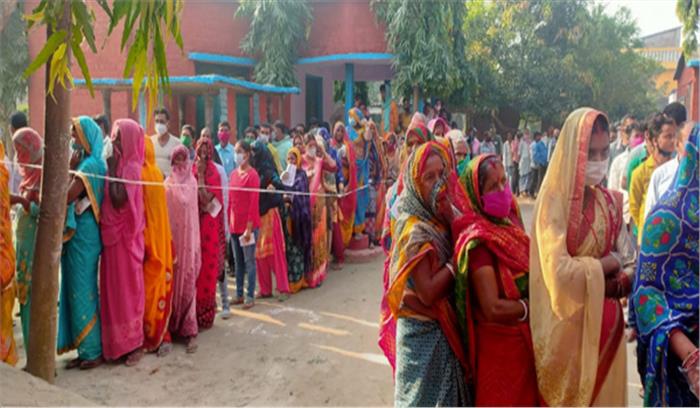 बिहार चुनाव : एनडीए, महागठबंधन को मिले मिश्रित जनसांख्यिकीय वोट बिहार चुनाव : एनडीए, महागठबंधन को मिले मिश्रित जनसांख्यिकीय वोट