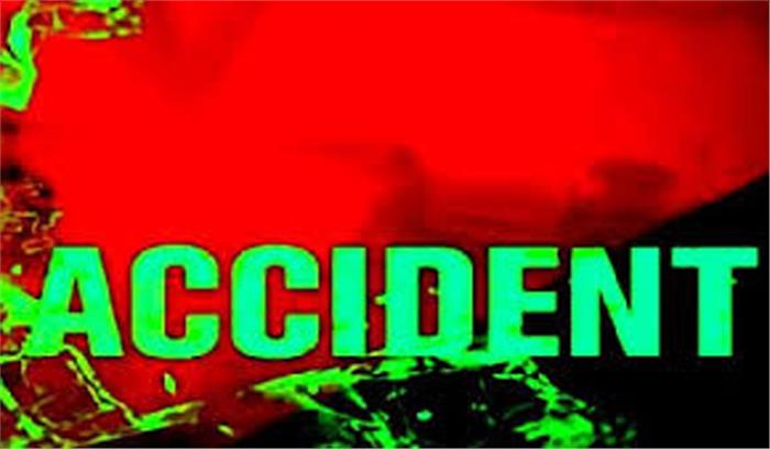 बेगूसराय में पिकअप वैन से कुचलकर युवक की मौत, बच्ची घायल बेगूसराय में पिकअप वैन से कुचलकर युवक की मौत, बच्ची घायल