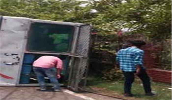  बिहार में बस पलटने से 15 यात्री घायल