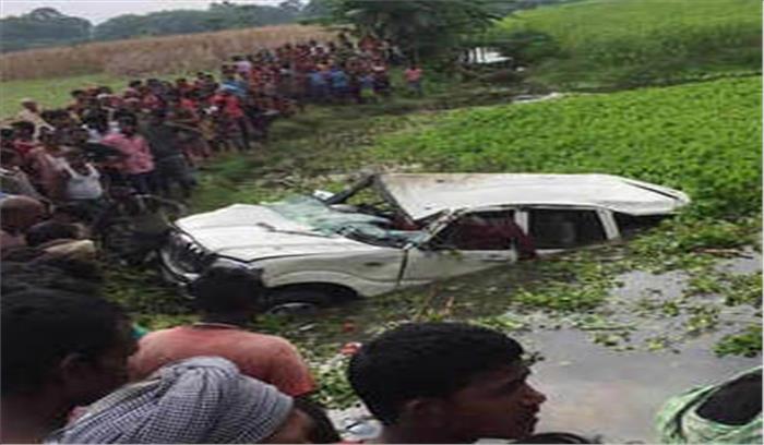  बिहार के अररिया में कार तालाब में गिरी, छह बच्चों की मौत