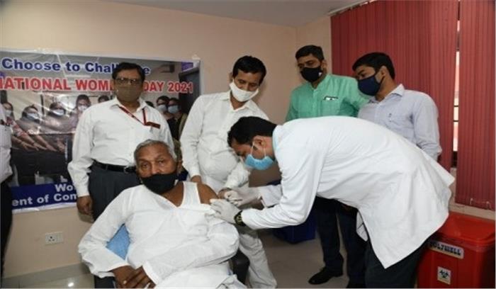 बिहार के राज्यपाल फागू चौहान ने लगवाई कोरोना वैक्सीन बिहार के राज्यपाल फागू चौहान ने लगवाई कोरोना वैक्सीन