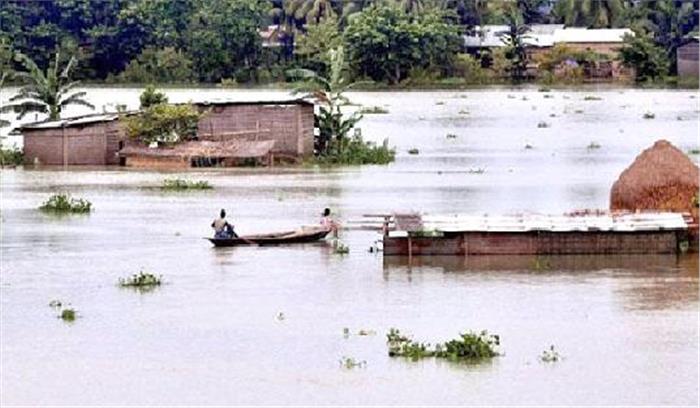 बिहार: बाढ़ग्रस्त इलाकों में पानी धीरे-धीरे निकल रहा