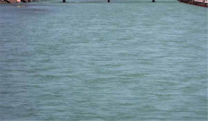 गंगा नदी में नौका पलटने से 3 लोगों के डूबने की आशंका