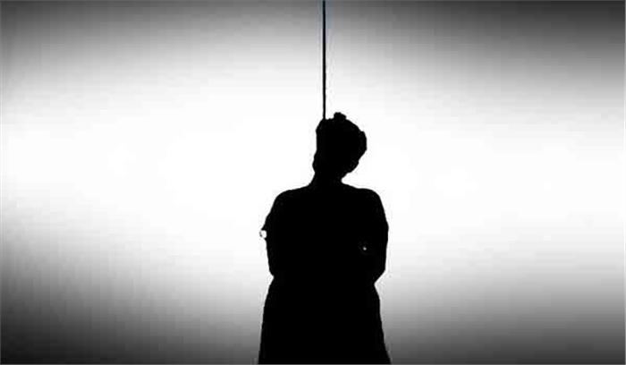 बिहार में छात्र ने फांसी लगाकर की आत्महत्या बिहार में छात्र ने फांसी लगाकर की आत्महत्या