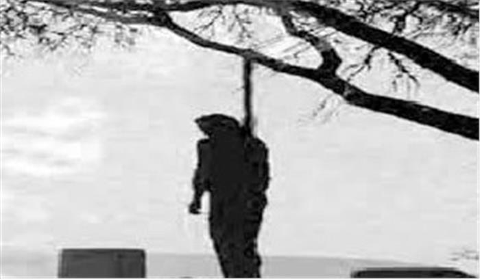 बिहार  : पेड़ से लटका युवक का शव बरामद