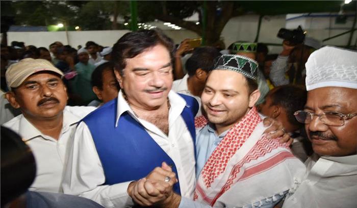 बिहार की राजनीति में दावत-ए-इफ्तार से सियासी समीकरण बदलने के संकेत