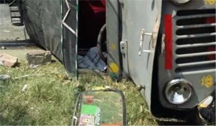 बिहार में सवारी जीप के पलटने से एक बाराती की मौत , 12 घायल