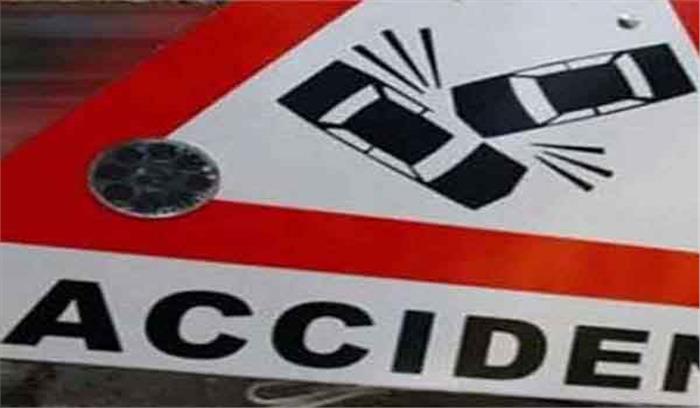 बिहार : ऑटो रिक्शा और मोटरसाइकिल में हुई टक्कर से महिला की मौत, दो घायल