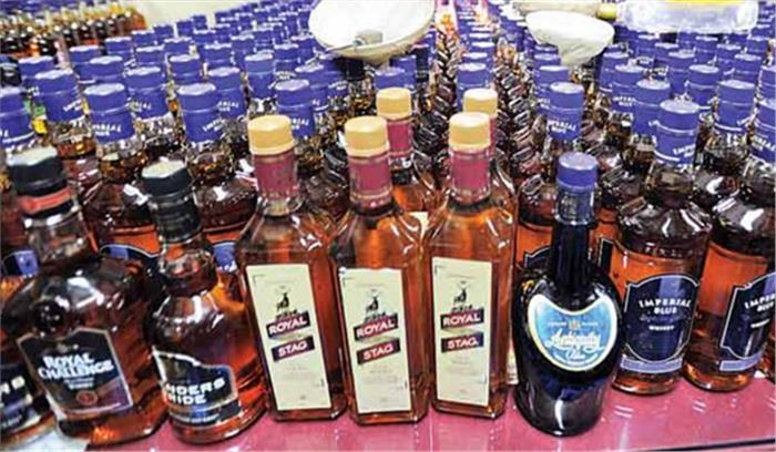 बिहार में  पुलिस ने ट्रक से 450 कार्टन शराब जब्त की