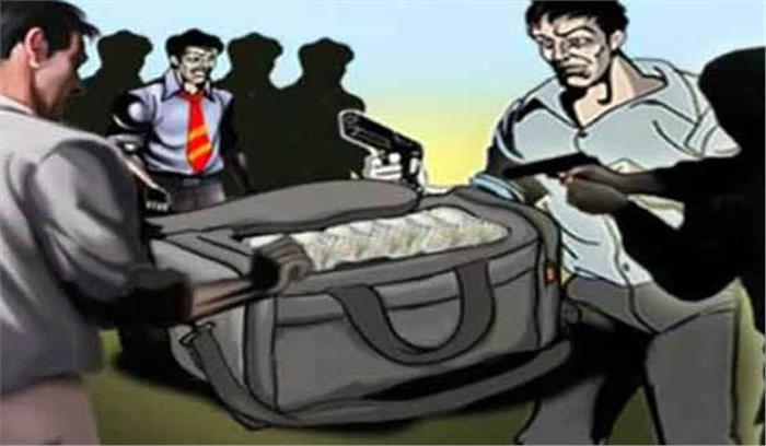 बिहार : शोरूम के कर्मचारी से 10 लाख 53 हजार रुपये लूटे