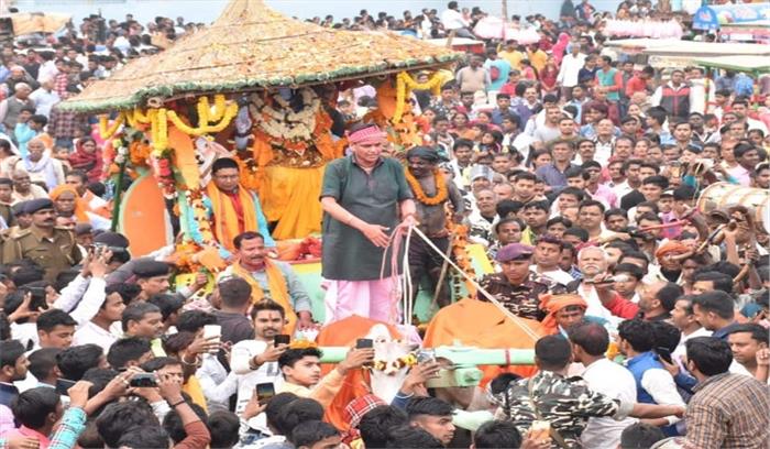 महाशिवरात्रि पर नित्यानंद राय ने चलाई बैलगाड़ी