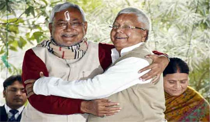 मकर संक्रांति : लालू ने नीतीश को लगाया दही का तिलक मकर संक्रांति : लालू ने नीतीश को लगाया दही का तिलक