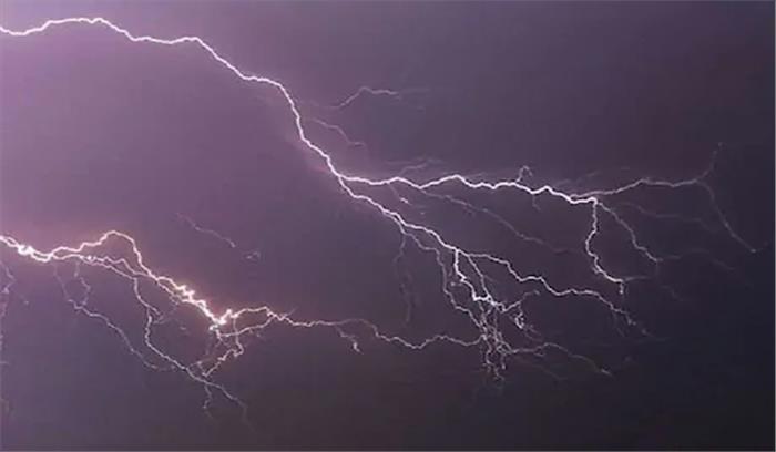 बिहार में आकाशीय बिजली गिरने से 7 की मौत बिहार में आकाशीय बिजली गिरने से 7 की मौत