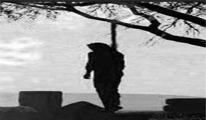 बिहार: पेड़ से लटका मिला युवक का शव