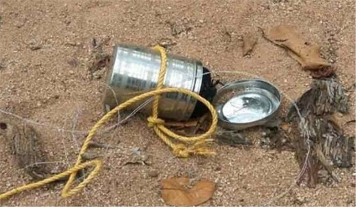 छग : टिफिन बम सहित 3 नक्सली गिरफ्तार