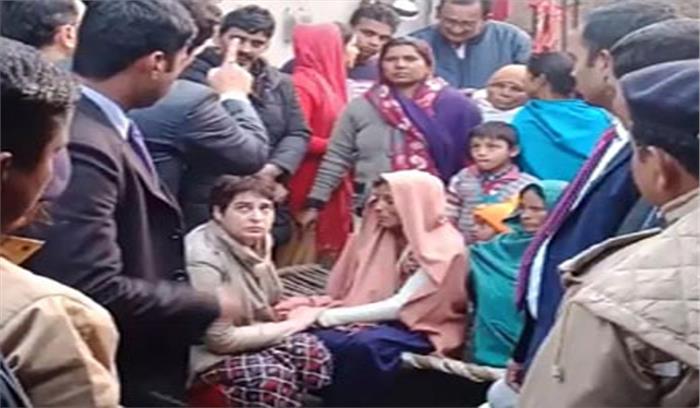 प्रियंका गांधी बिजनौर पहुंचीं, हिंसा पीड़ितों मिलीं