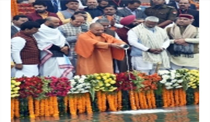 गंगा को मां मानते हैं तो फर्ज भी निभाएं : योगी