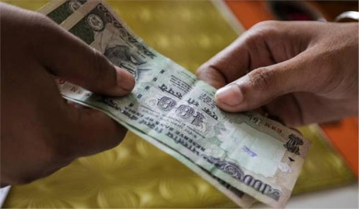 महिला स्वास्थ्यकर्मी रिश्वत लेते गिरफ्तार