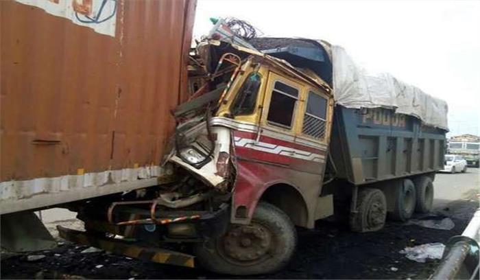 राजस्थान : टैंकर- पिकअप की टक्कर में तीन लोगों की मौत, तीन घायल