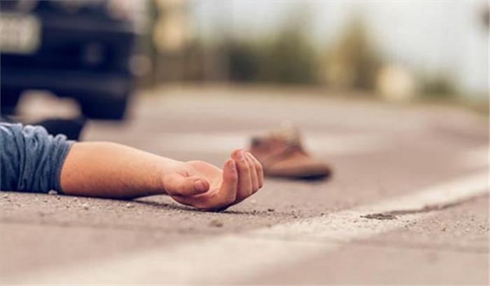 सड़क हादसे में चार लोगों की मौत, एक गंभीर