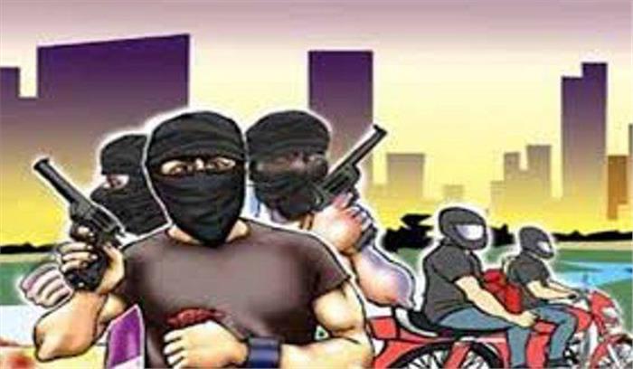 बदमाशों ने इंजीनियर से मोबाइल लूटा, किया घायल