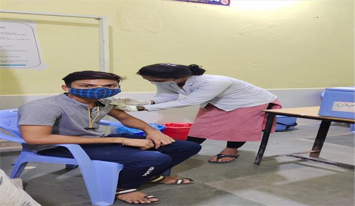 बिलाईगढ़ एवं भटगांव नगरीय क्षेत्रों में सौ फीसदी टीकाकरण, कलेक्टर ने जनप्रतिनिधियों एवं अधिकारियों को दी बधाई