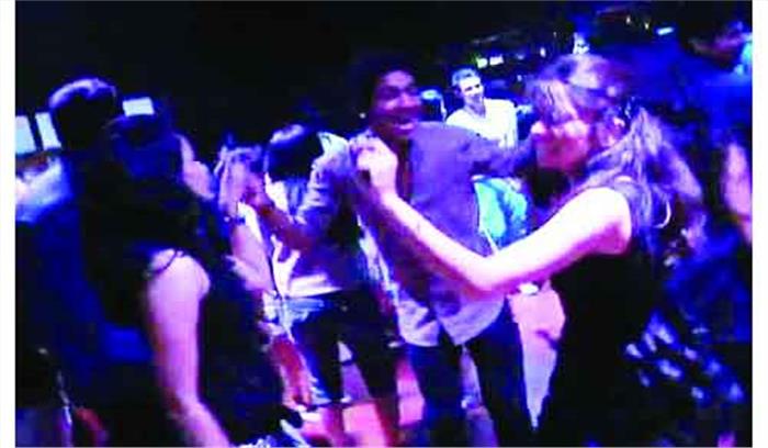 धूम-धड़ाके के साथ नए साल का आगमन