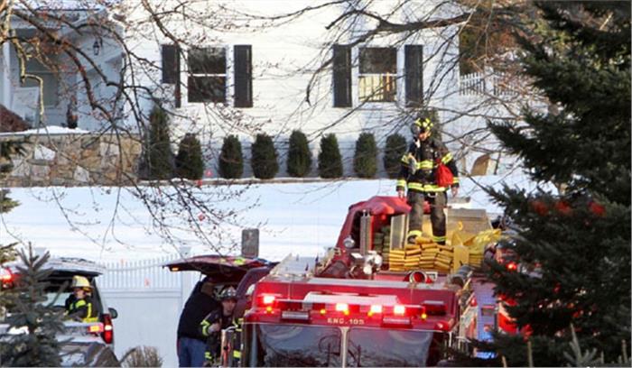 बिल क्लिंटन और हिलेरी क्लिंटन के निवास के पीछे खुफिया सेवा के भवन में लगी आग