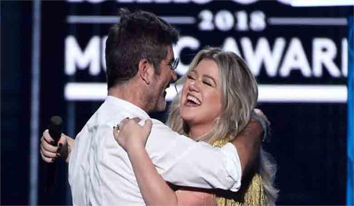 बिल बोर्ड्स म्यूजिक अवॉर्ड्स में फिर हुई केली क्लार्कसन और सिमोन कॉवेल की मुलाकात बिल बोर्ड्स म्यूजिक अवॉर्ड्स में फिर हुई केली क्लार्कसन और सिमोन कॉवेल की मुलाकात