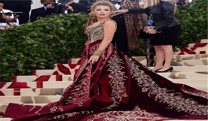 ब्लैक लिवली ने पति रायन रेनॉल्ड्स के लिए कराया डेडपूल प्रेरित नेल आर्ट