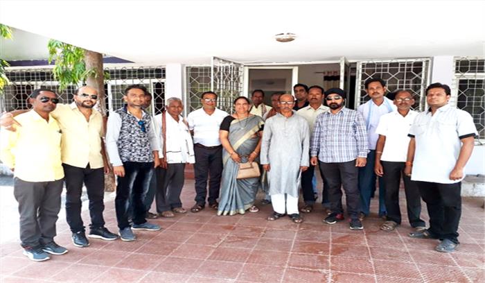 कांग्रेसियों ने दी स्वतंत्रता संग्राम सेनानियों को श्रद्धांजलि