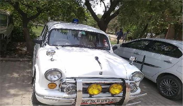 नीली बत्ती उतारने के लिए आदेश का किया जा रहा है इंतजार