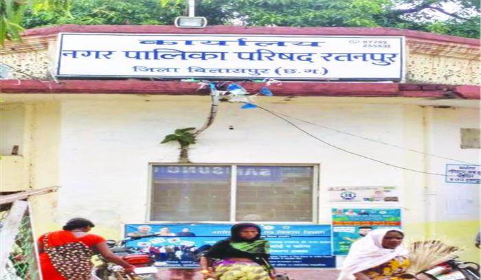 पार्षदों ने सीएमओ व नपा अध्यक्ष पर लगाया मनमानी का आरोप